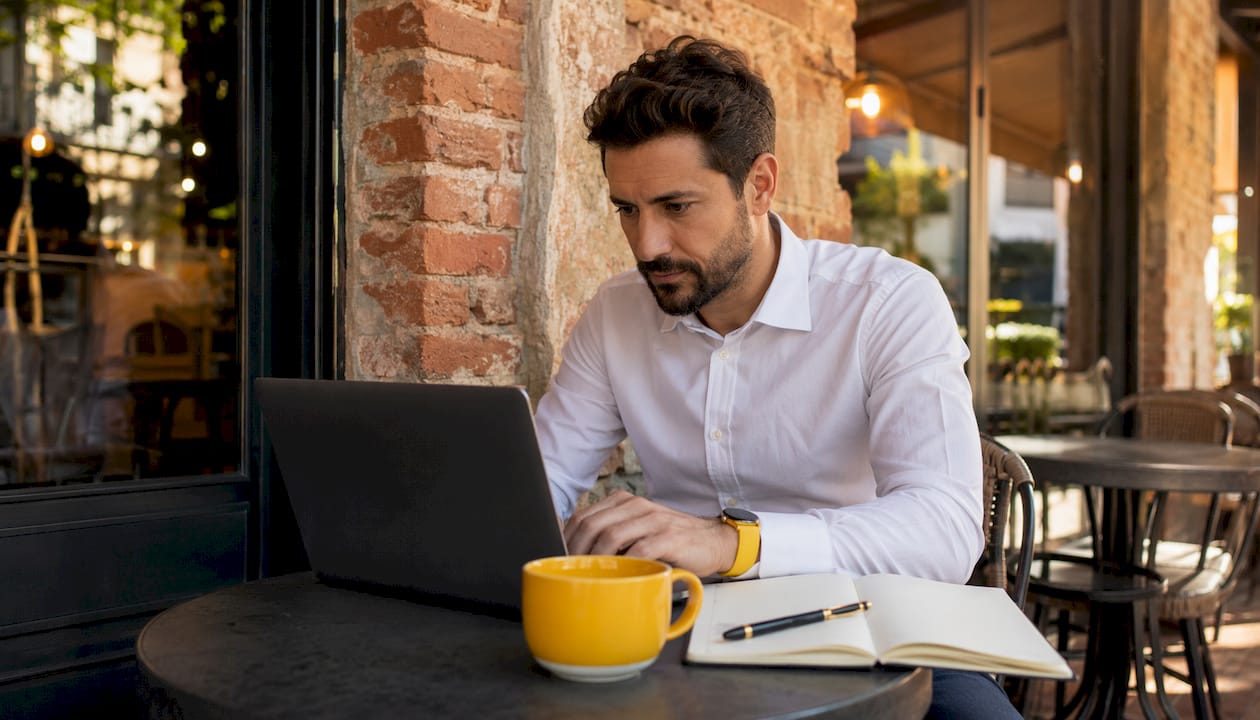 Il professionista invia un messaggio di prova tramite PEC al proprio computer.